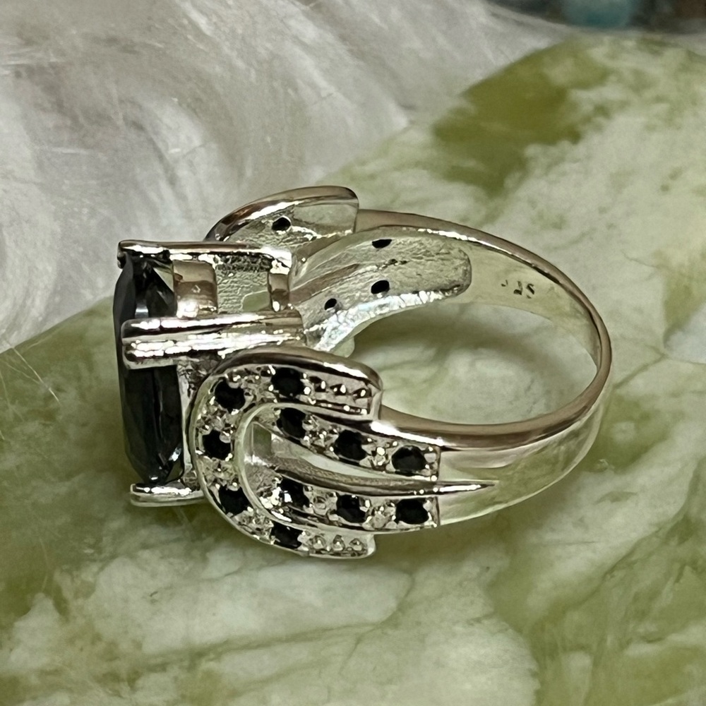 Source Unknown Black Gemstone Silver Ring - image 3